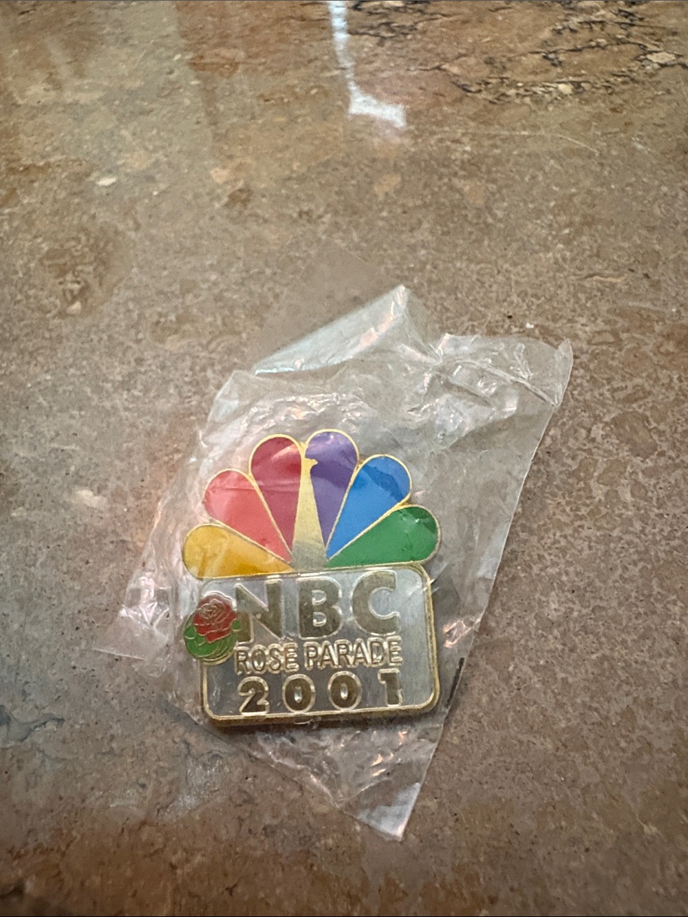 Rose Parade 2001 Commemorative Pin - Multicolor